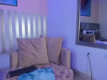 nina_glow_