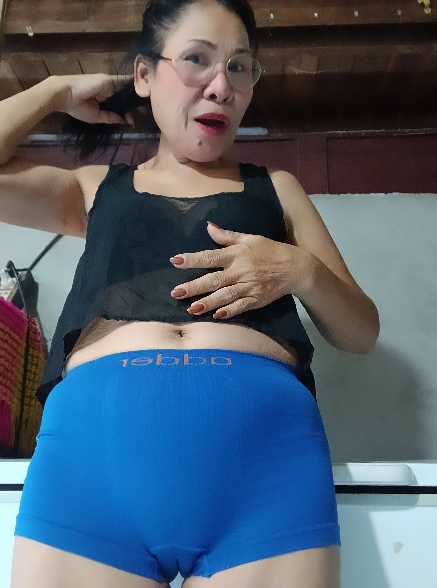 Indonesian Mature Camel Toe — 12
