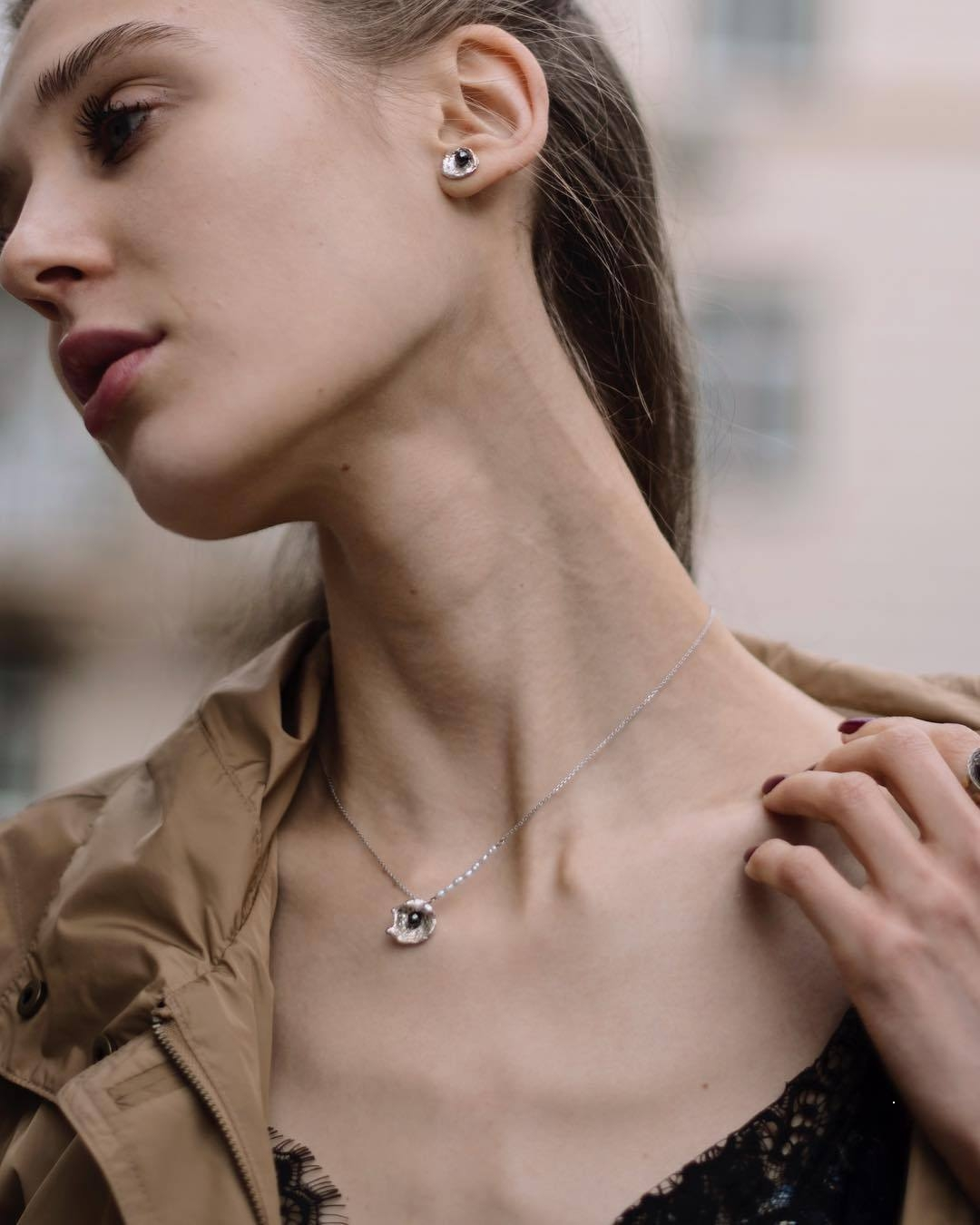 Necks, skinny bitches and bondage — 16