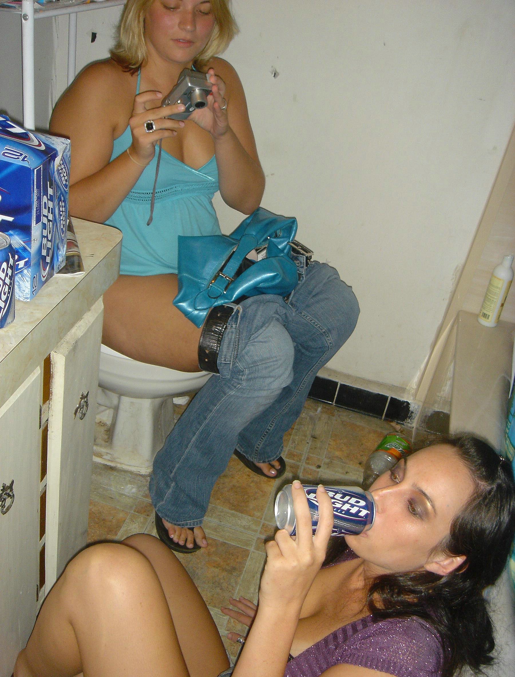 Toilet Sitting mh — 27