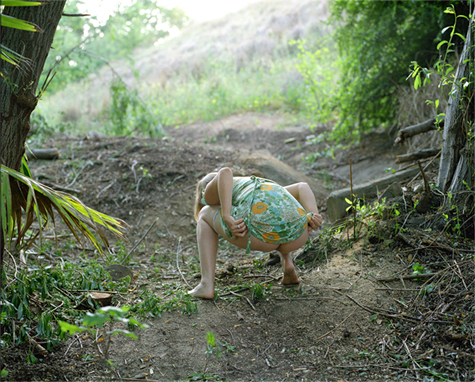Girls Going to the Toilet Outdoors — 15