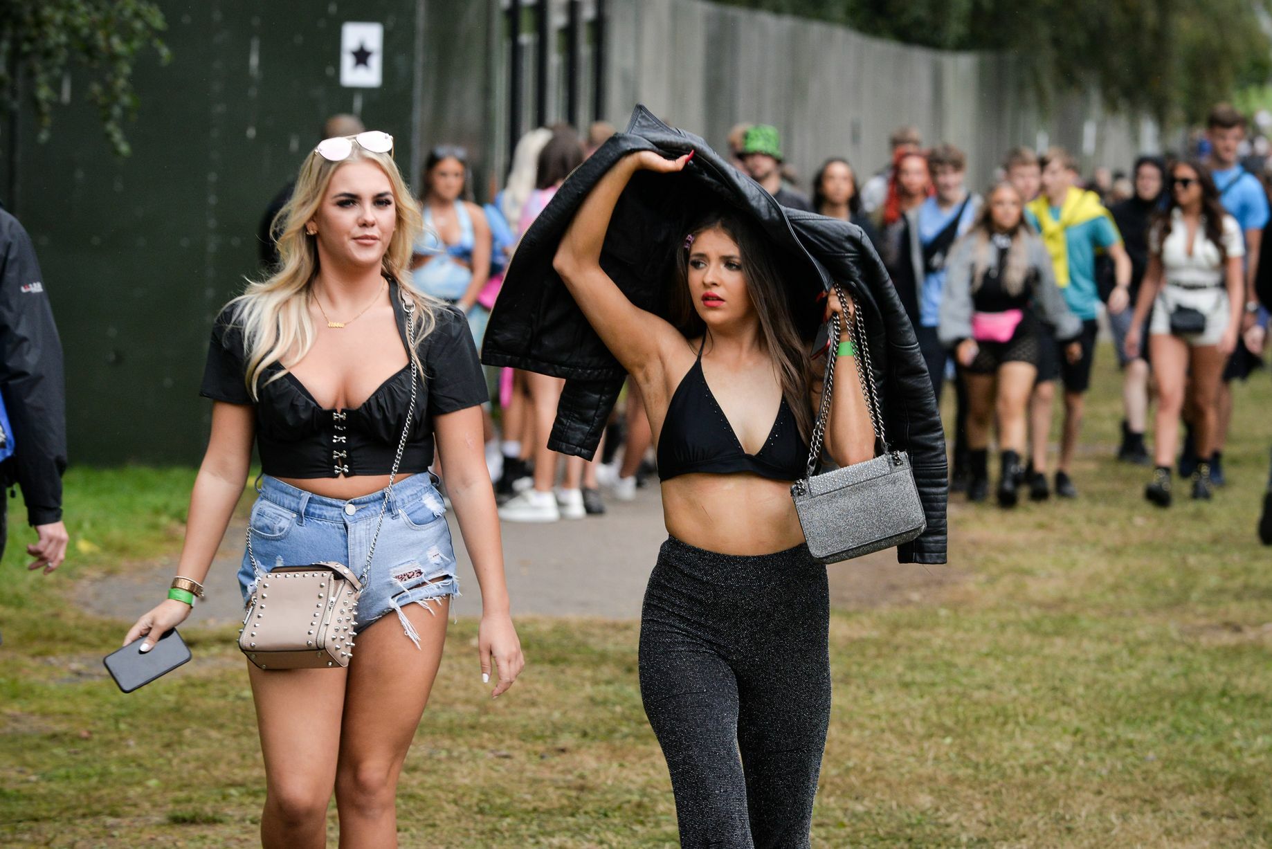 Parklife slags make my tiny dick hard — 14