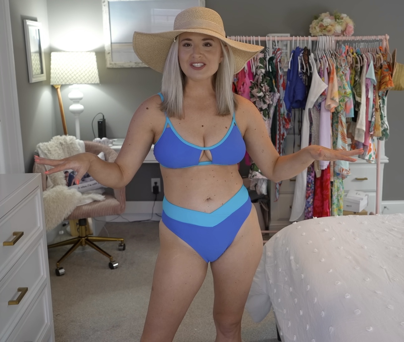 Blonde Bikini MILF Andrea — 44